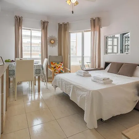 Un Respiro En Playa Victoria 1 Hab Y Salon Con Sofa Cama カディス